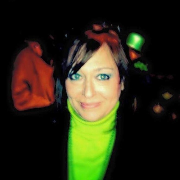 Meet your Posher, Lisa - Picture 1 of 1